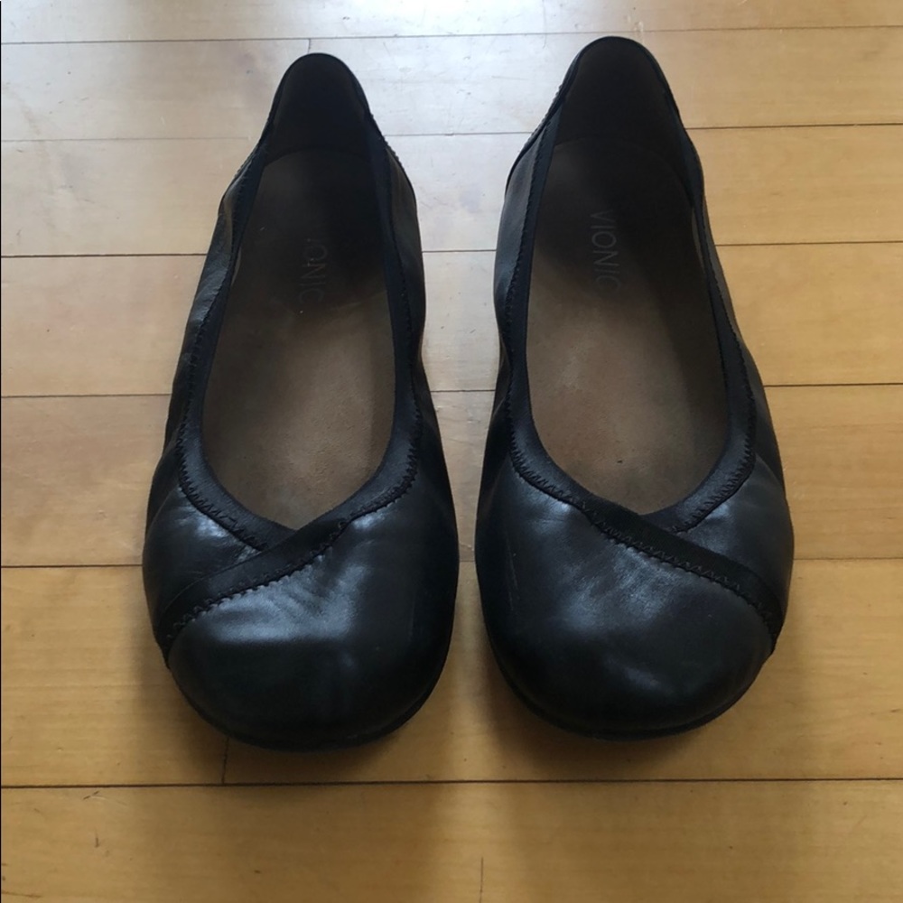 Black Vionic Flats